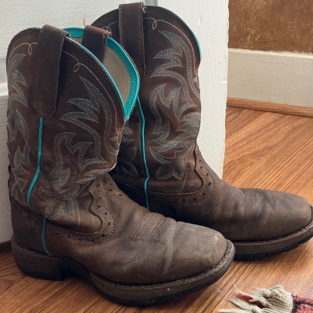 Shyanne Brown Western Boots with Turquoise Accents size 7